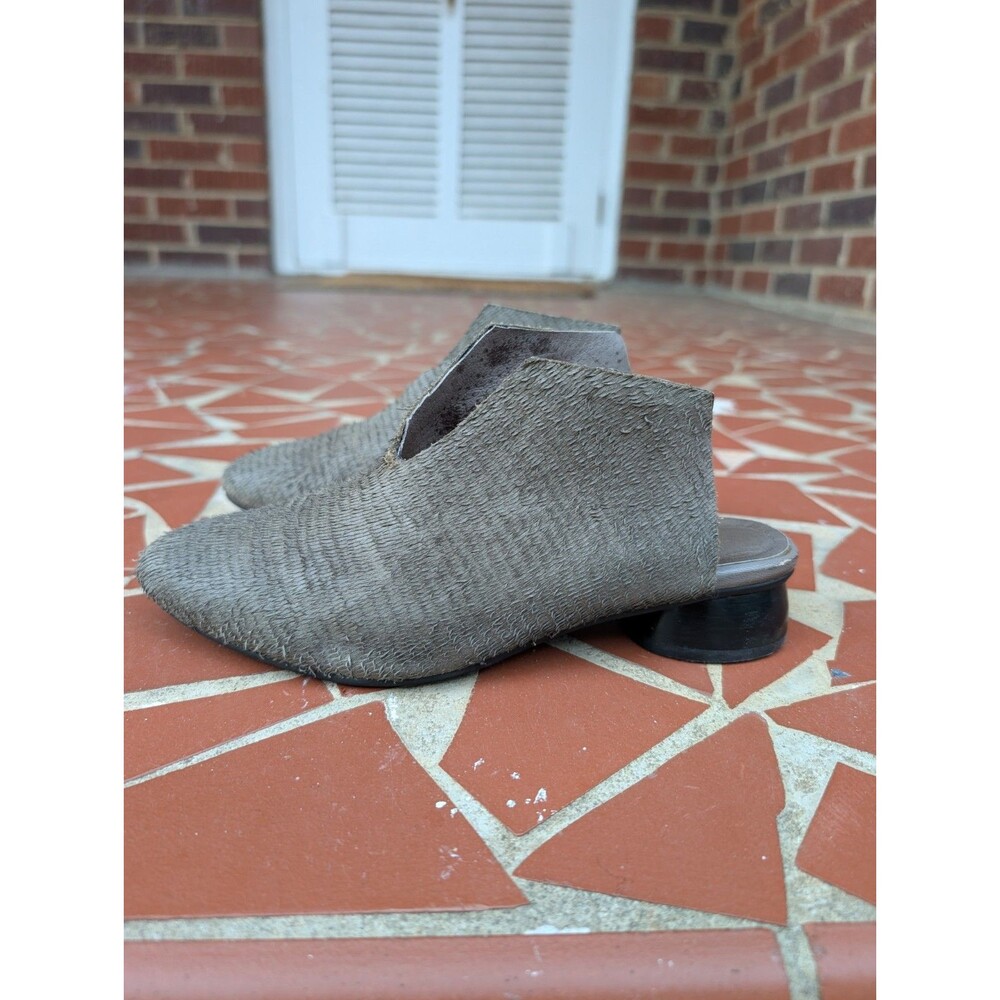 ANTELOPE Radlee Textured Leather V-Cut Slide Mule-Sage Greenn- Size 38/8